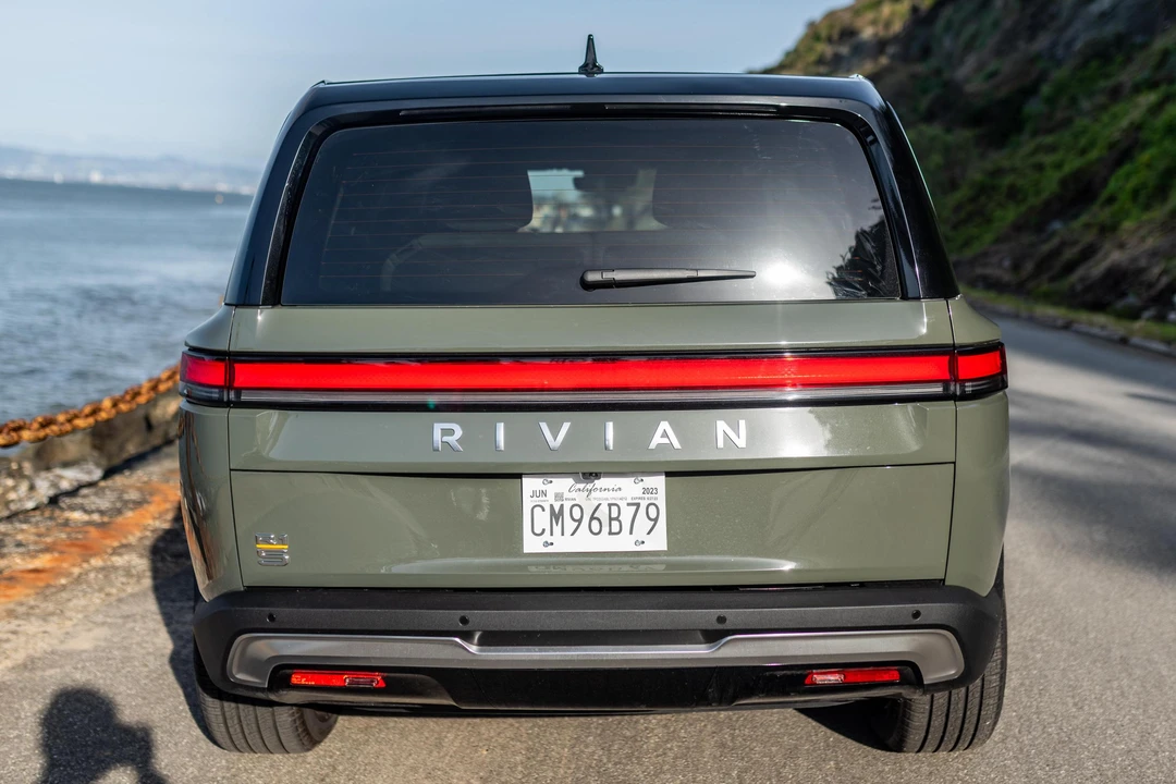 2023 Rivian R1S - Image 5 of 31