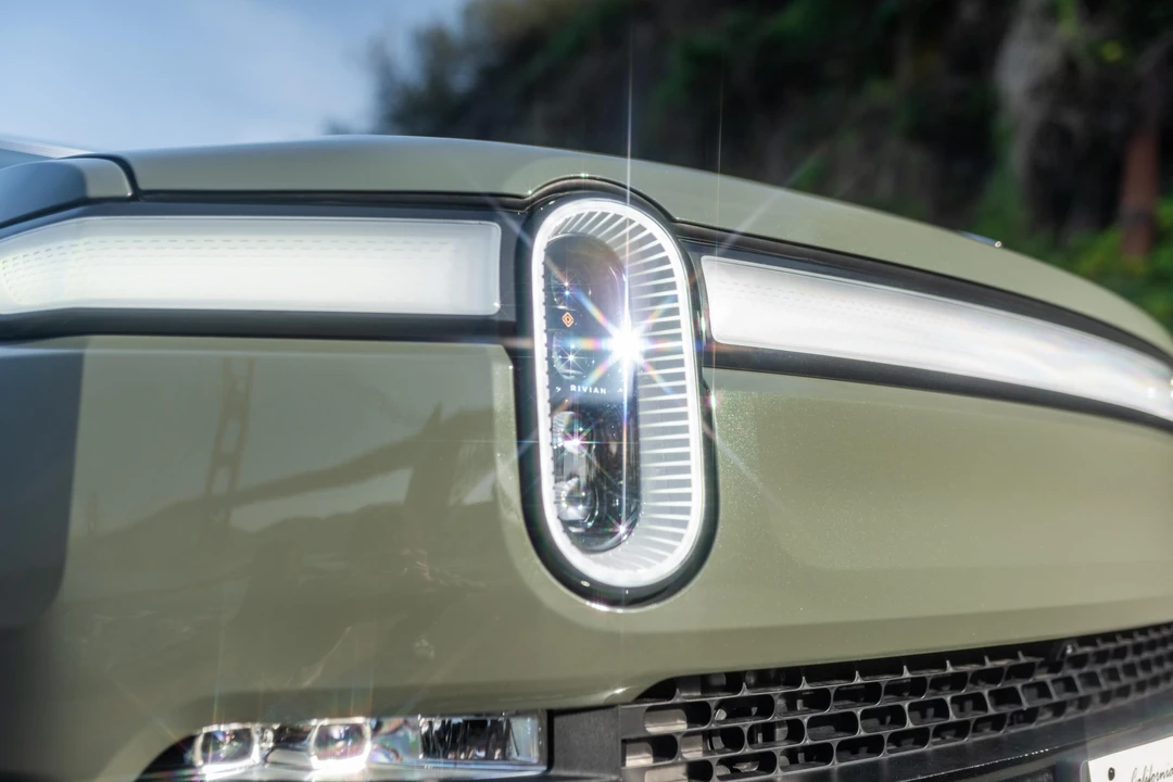 2023 Rivian R1S - Image 19 of 31