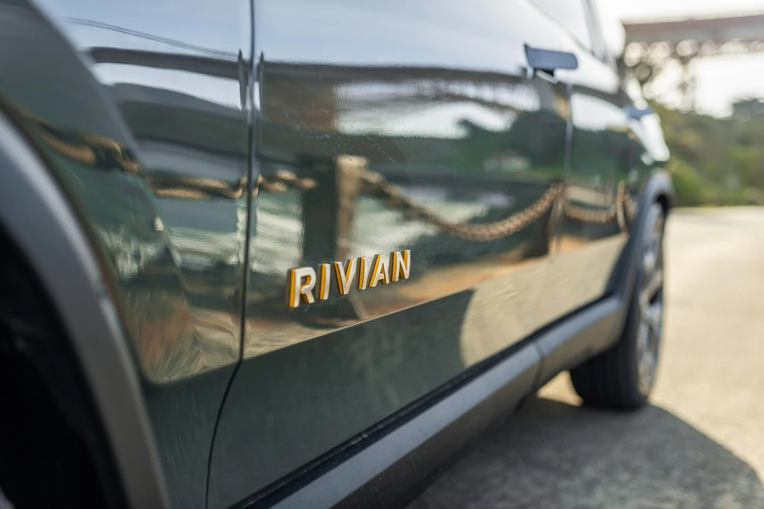 2023 Rivian R1S - Image 27 of 31