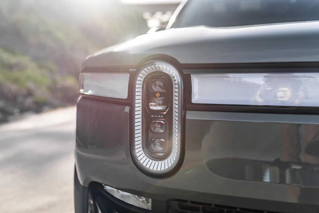 2023 Rivian R1S - Image 24 of 31