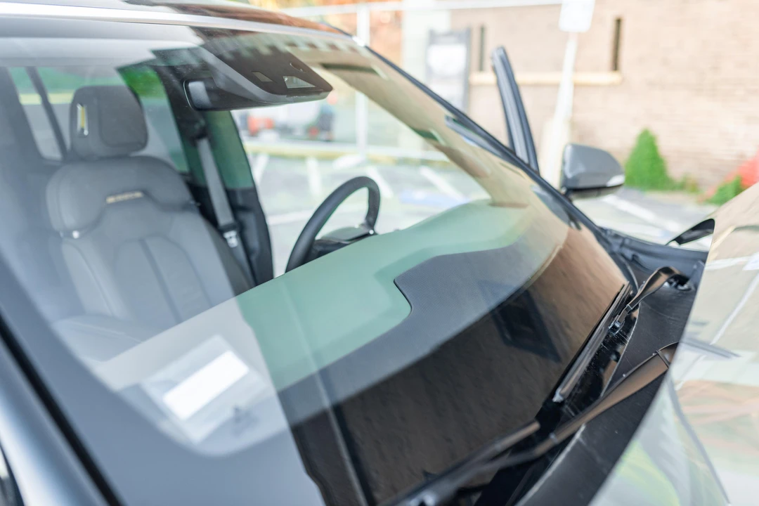 2023 Rivian R1S - Image 14 of 31