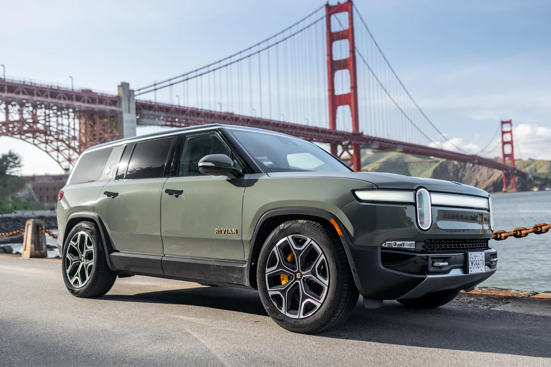 2023 Rivian R1S - Image 11 of 31