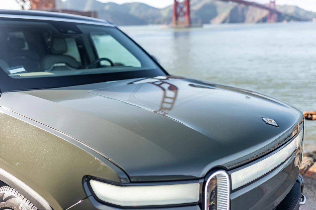 2023 Rivian R1S - Image 16 of 31