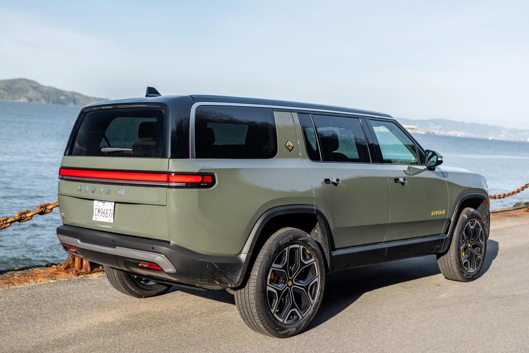 2023 Rivian R1S - Image 9 of 31