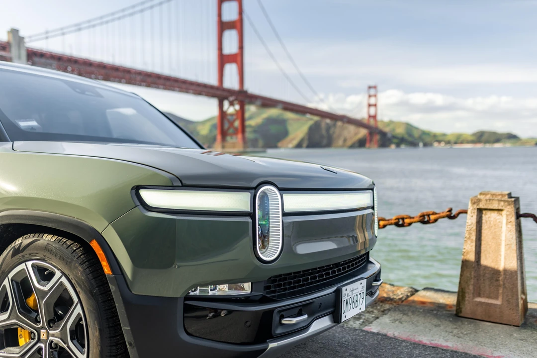 2023 Rivian R1S - Image 17 of 31