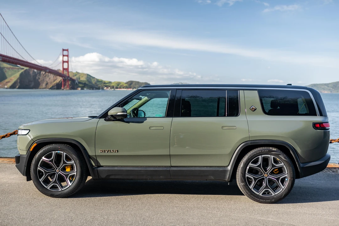 2023 Rivian R1S - Image 7 of 31