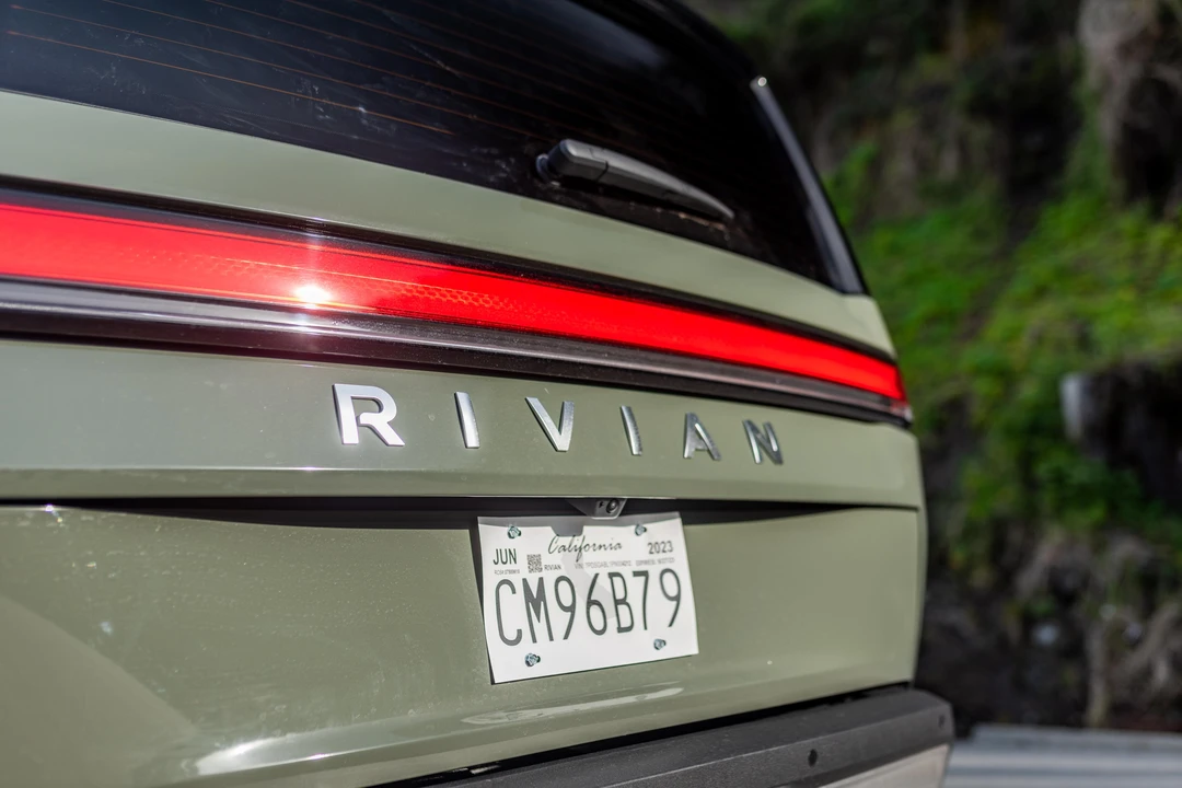 2023 Rivian R1S - Image 31 of 31