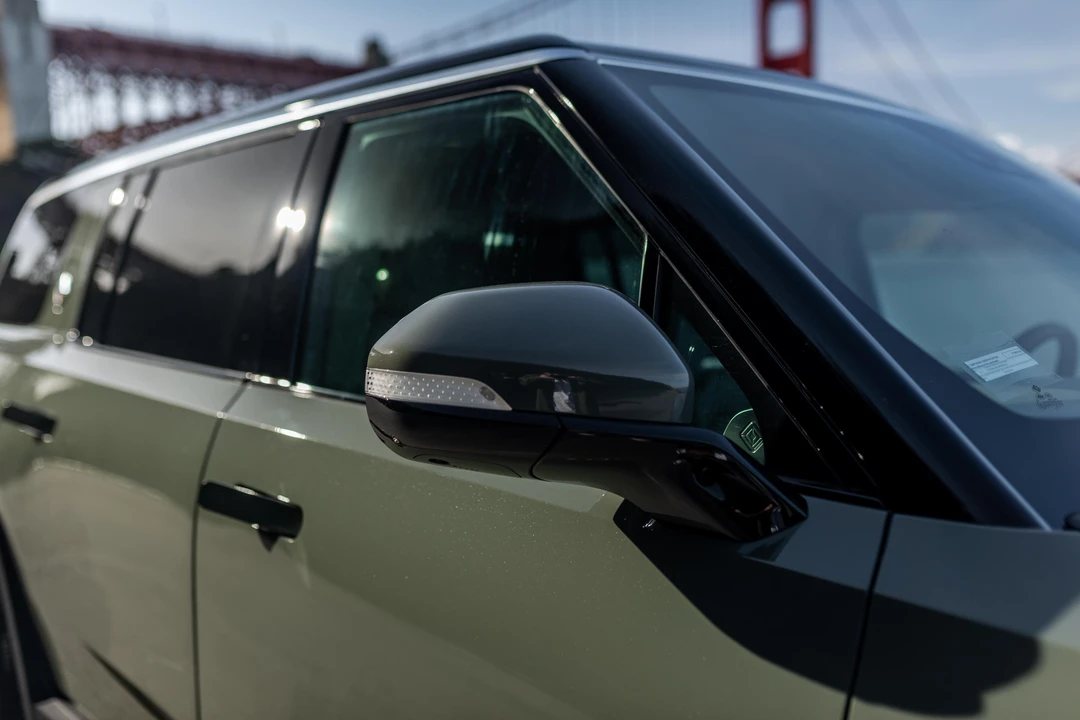 2023 Rivian R1S - Image 15 of 31