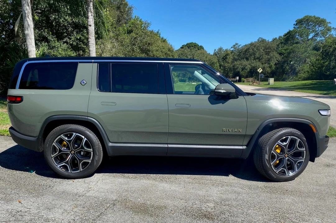 2023 Rivian R1S - Image 3 of 31