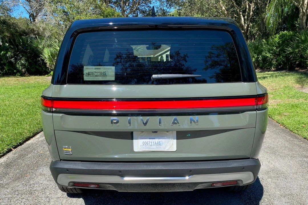 2023 Rivian R1S - Image 5 of 31