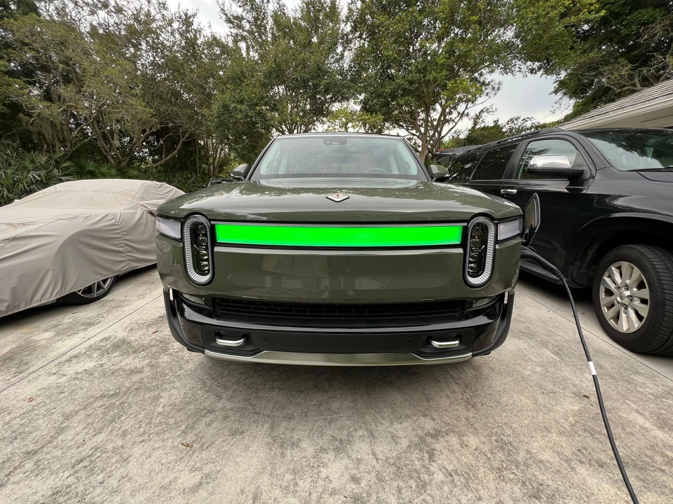 2023 Rivian R1S - Image 16 of 31