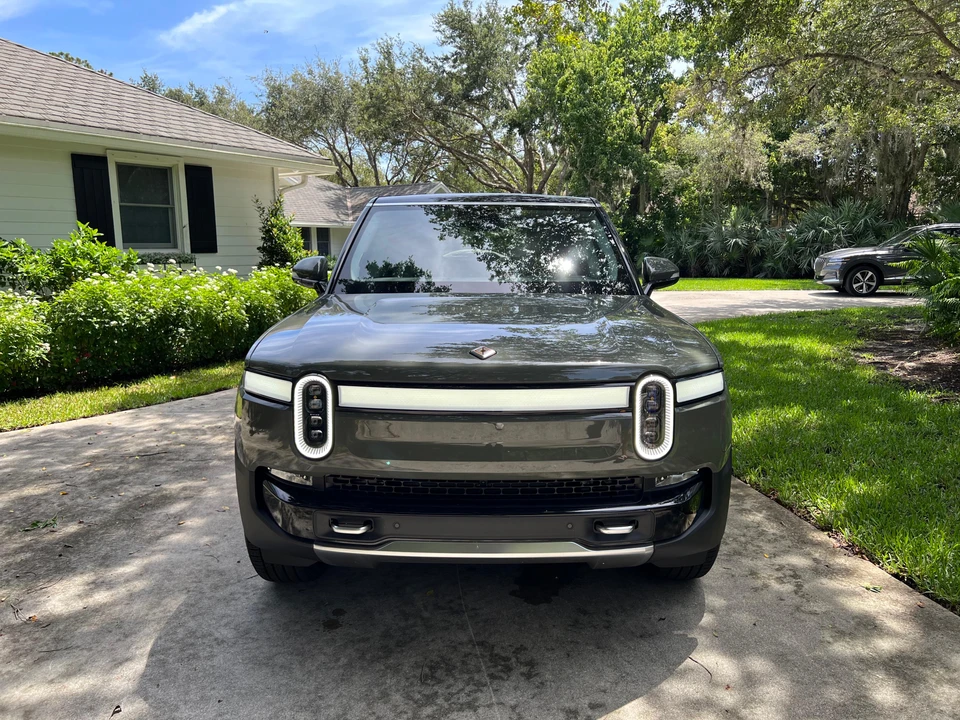 2023 Rivian R1S - Image 15 of 31