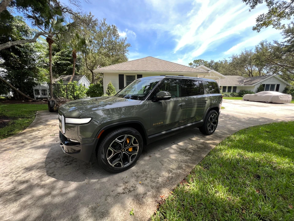 2023 Rivian R1S - Image 20 of 31