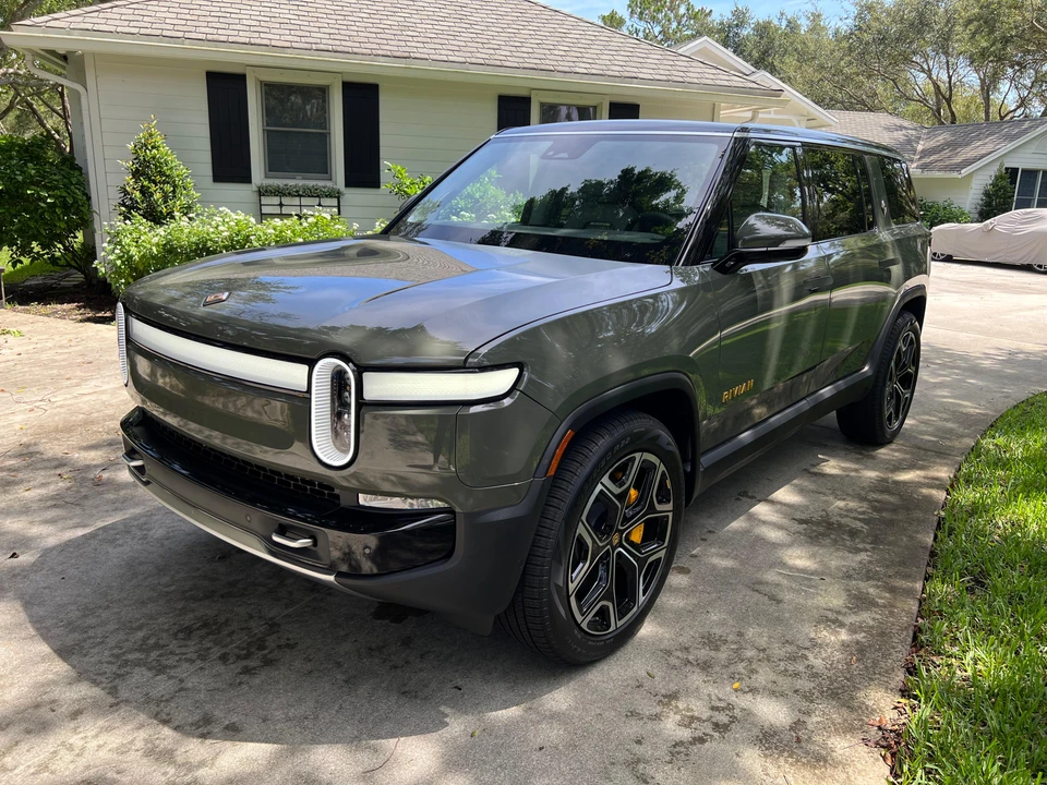 2023 Rivian R1S - Image 19 of 31