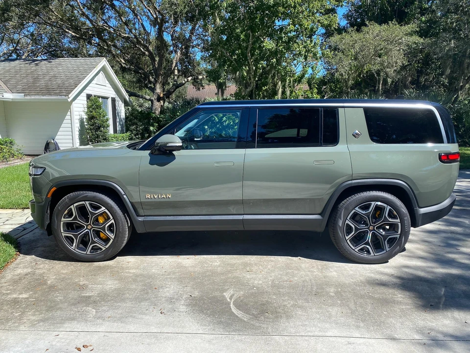 2023 Rivian R1S - Image 6 of 31