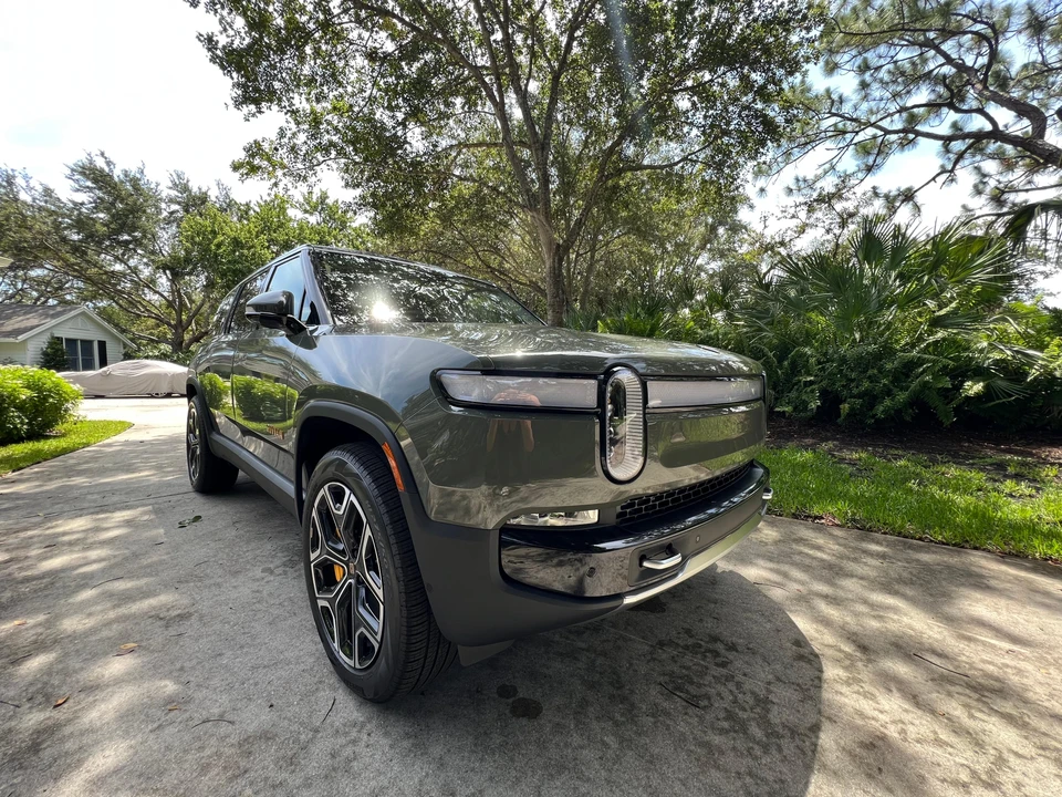 2023 Rivian R1S - Image 29 of 31