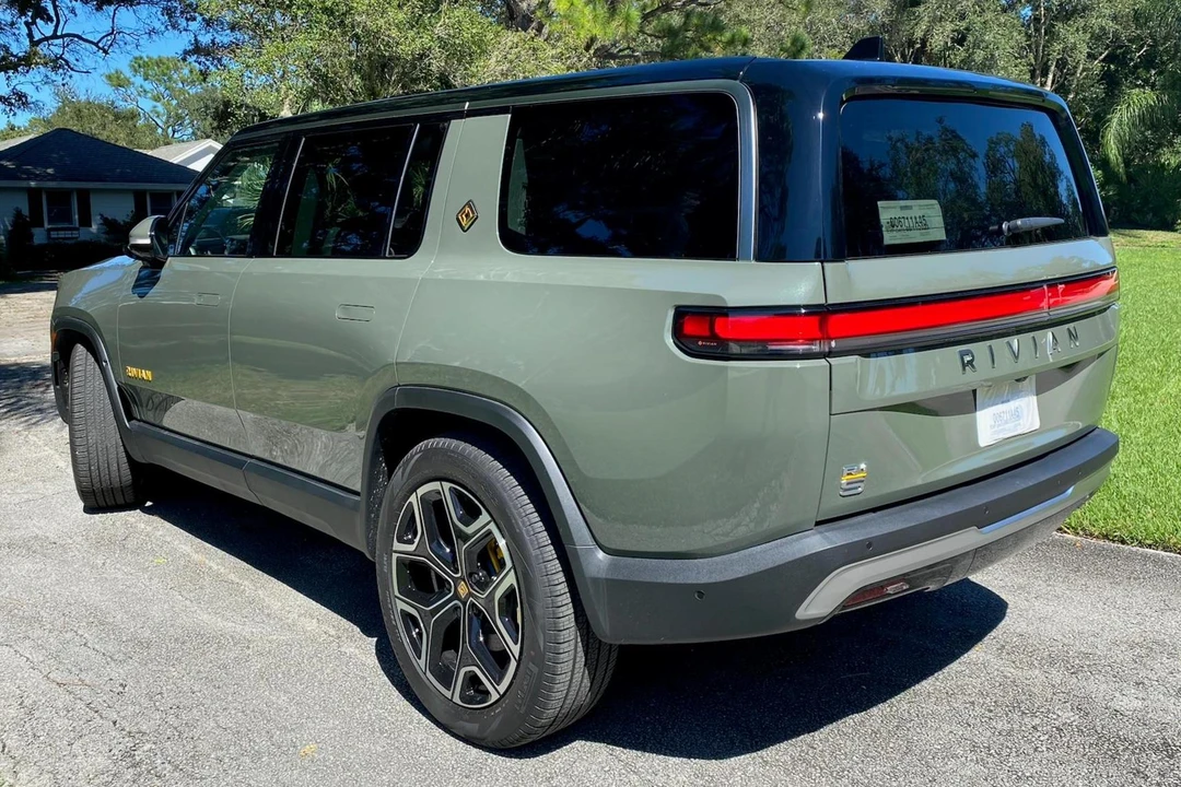 2023 Rivian R1S - Image 4 of 31