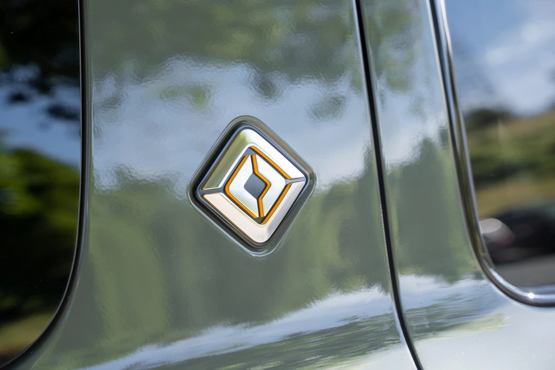 2023 Rivian R1S - Image 24 of 31