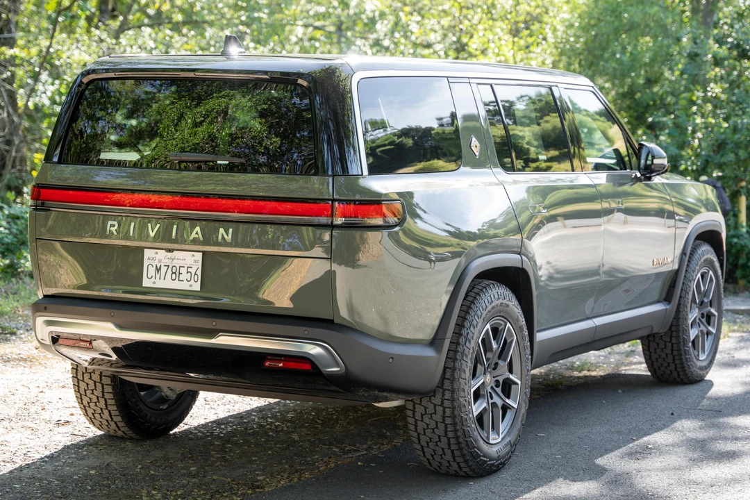 2023 Rivian R1S - Image 4 of 31