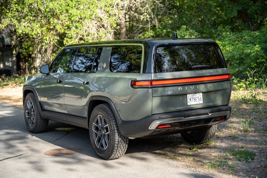 2023 Rivian R1S - Image 7 of 31