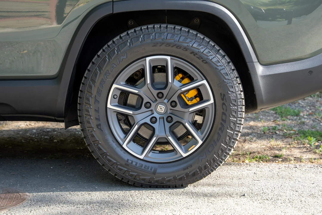 2023 Rivian R1S - Image 30 of 31