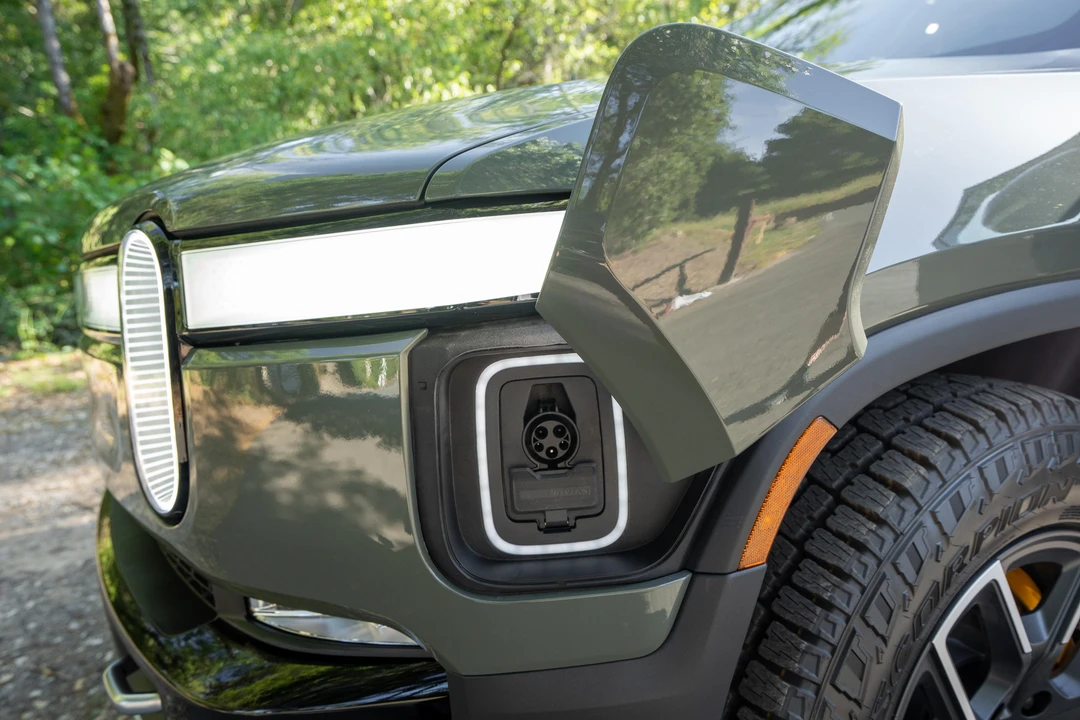 2023 Rivian R1S - Image 15 of 31