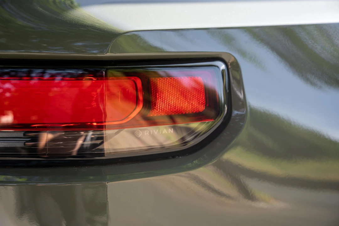 2023 Rivian R1S - Image 23 of 31
