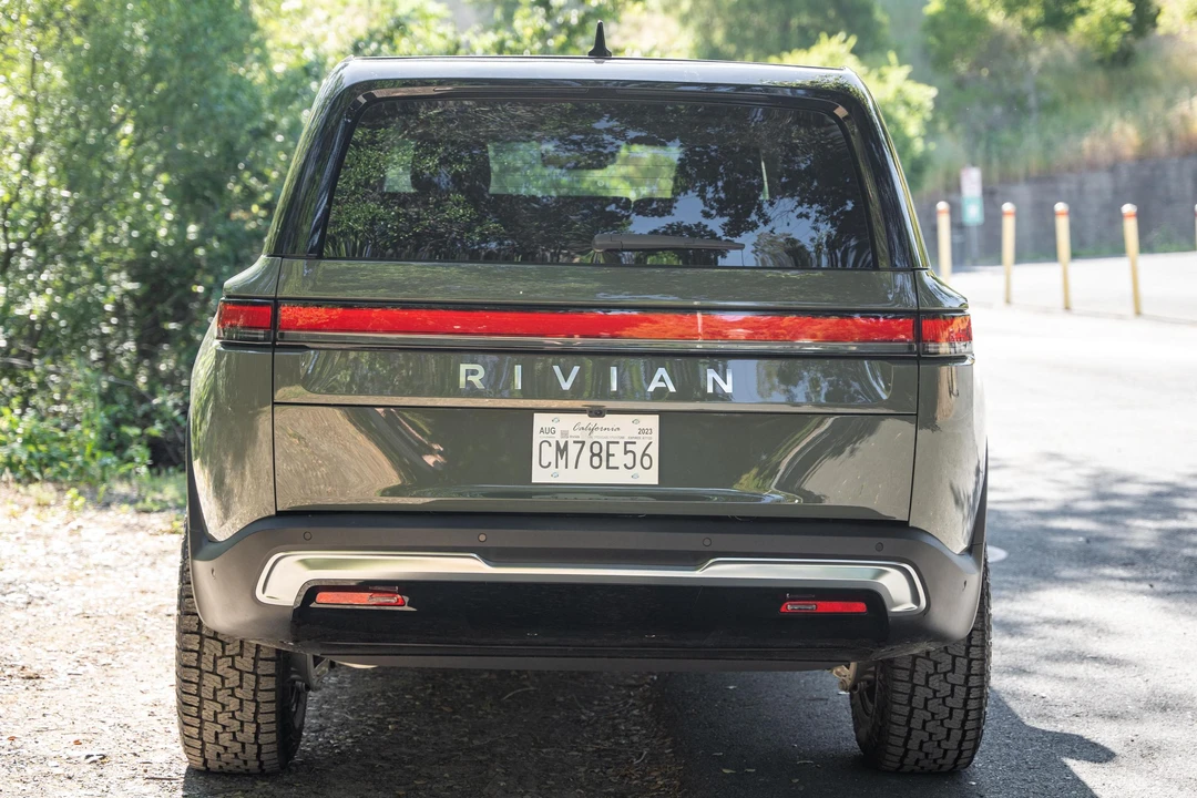 2023 Rivian R1S - Image 5 of 31