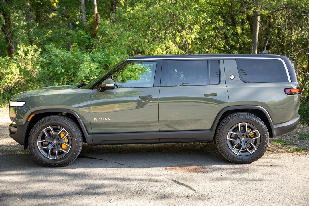 2023 Rivian R1S - Image 3 of 31