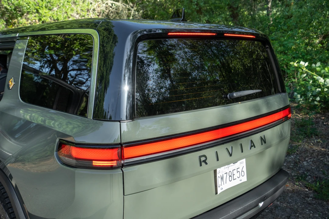 2023 Rivian R1S - Image 19 of 31