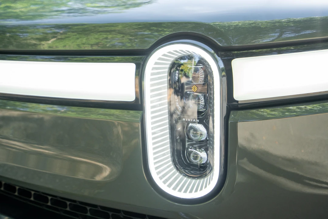 2023 Rivian R1S - Image 13 of 31
