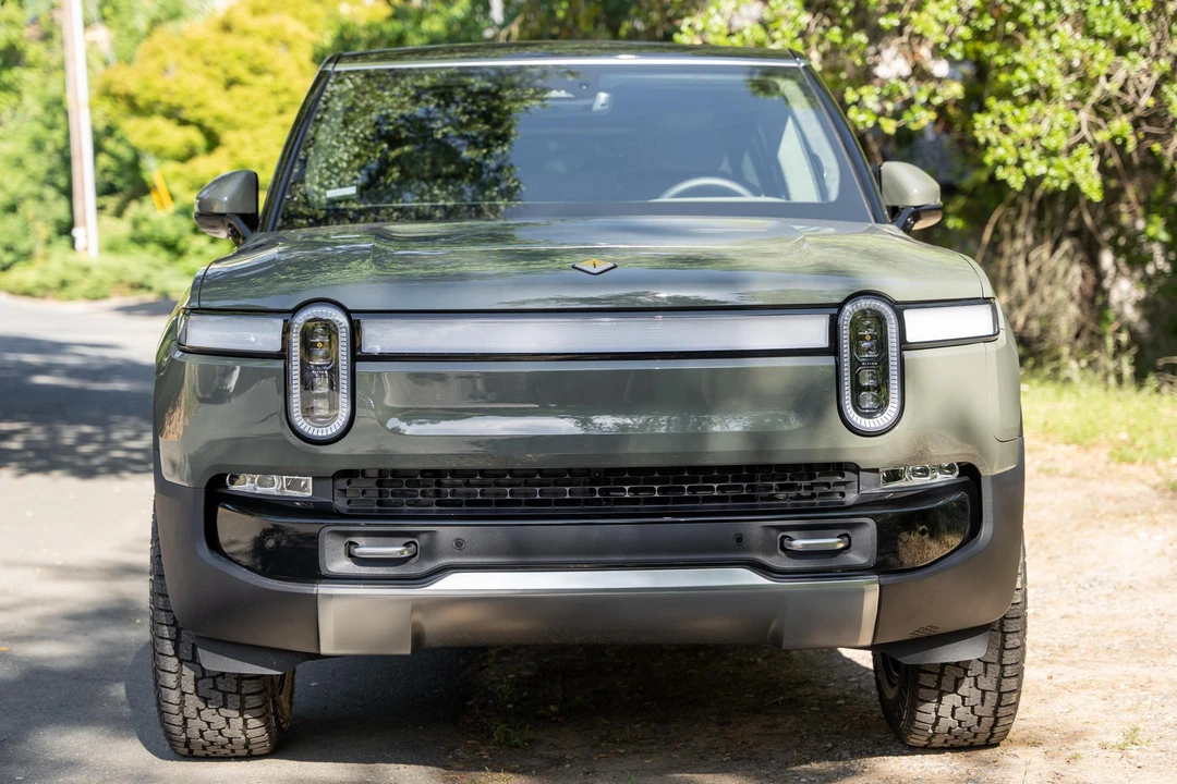 2023 Rivian R1S - Image 2 of 31