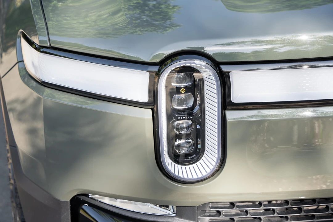 2023 Rivian R1S - Image 9 of 31