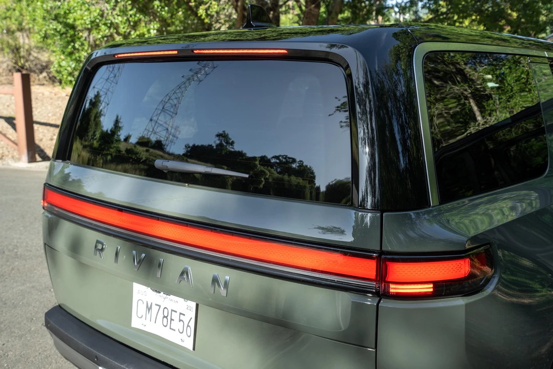 2023 Rivian R1S - Image 22 of 31