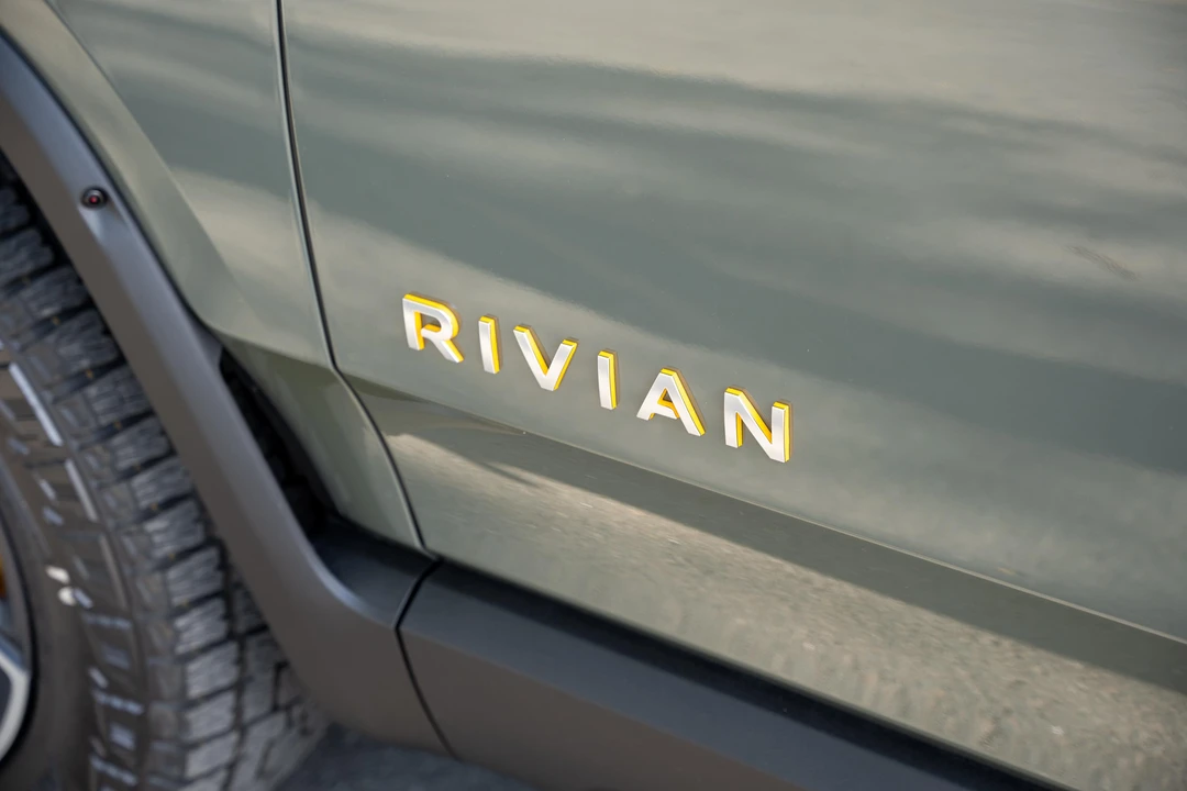 2023 Rivian R1S - Image 17 of 31