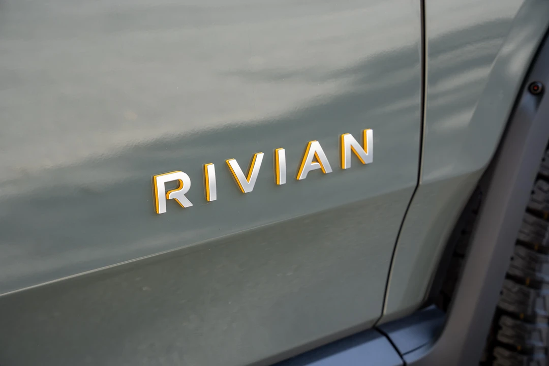 2023 Rivian R1S - Image 27 of 31