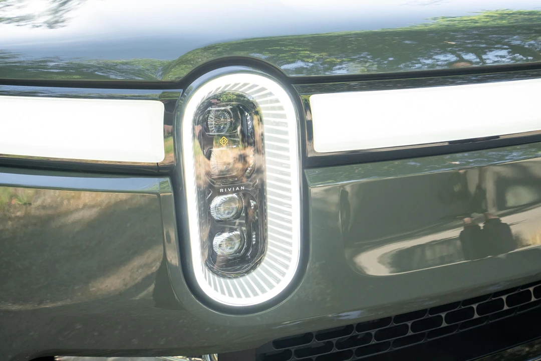 2023 Rivian R1S - Image 10 of 31