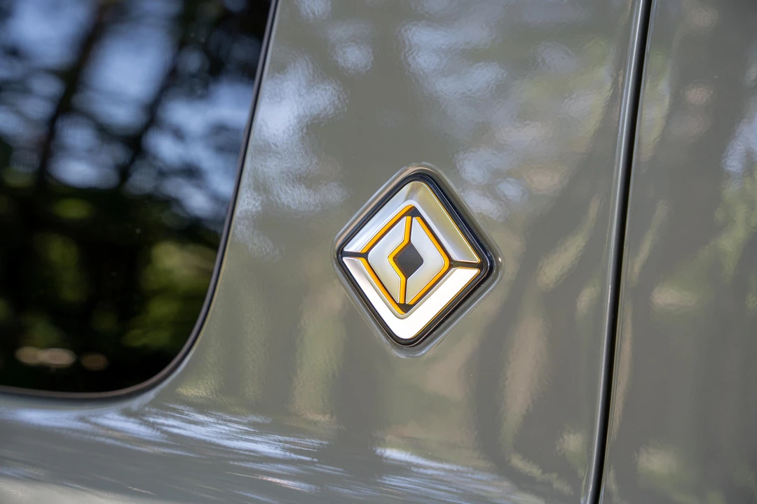 2023 Rivian R1S - Image 25 of 31