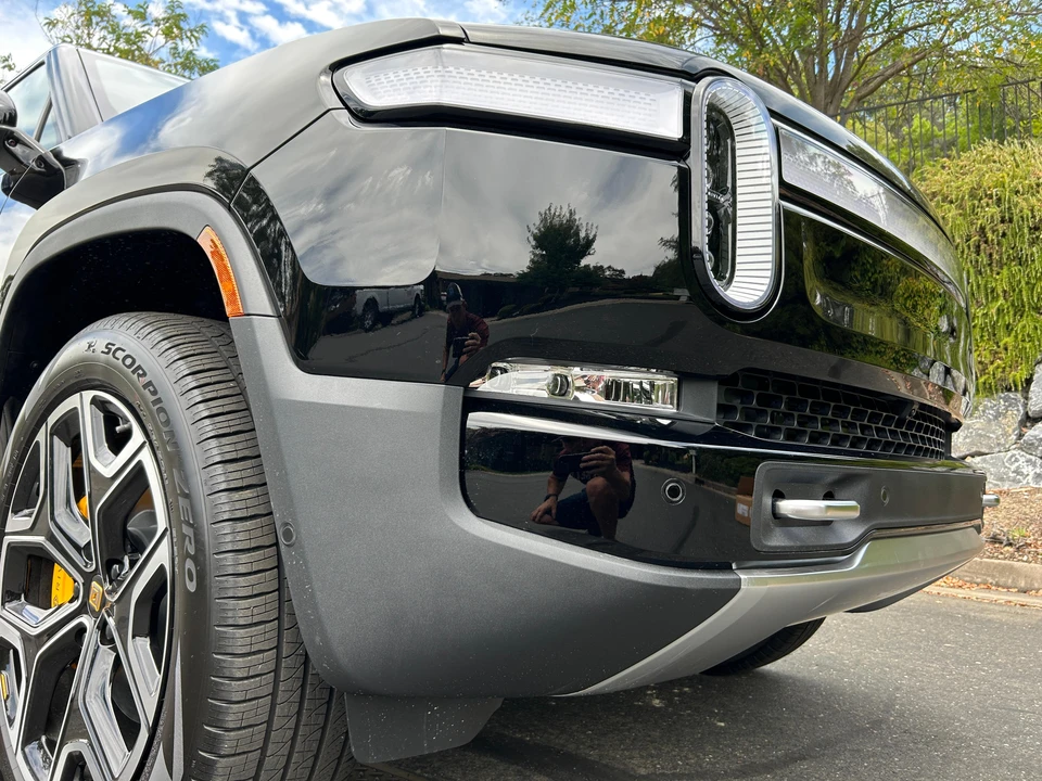 2023 Rivian R1S - Image 30 of 31