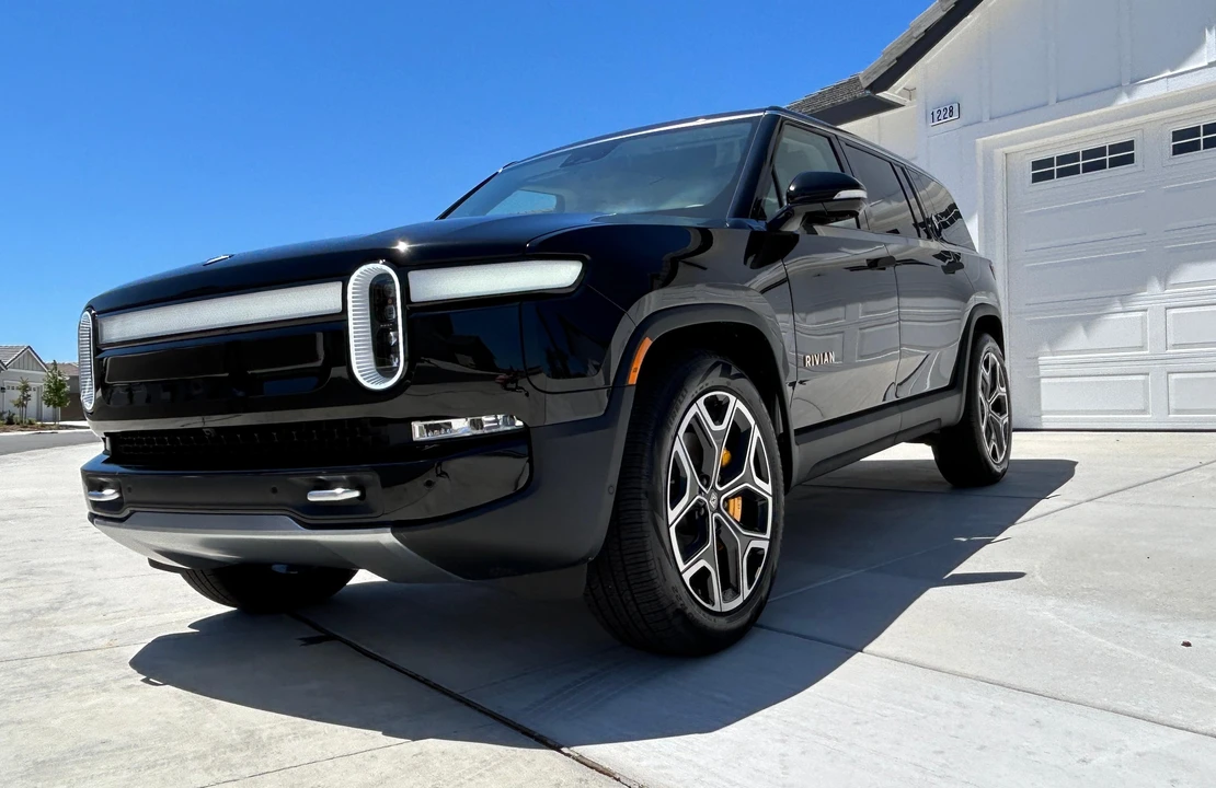 2023 Rivian R1S - Image 10 of 31