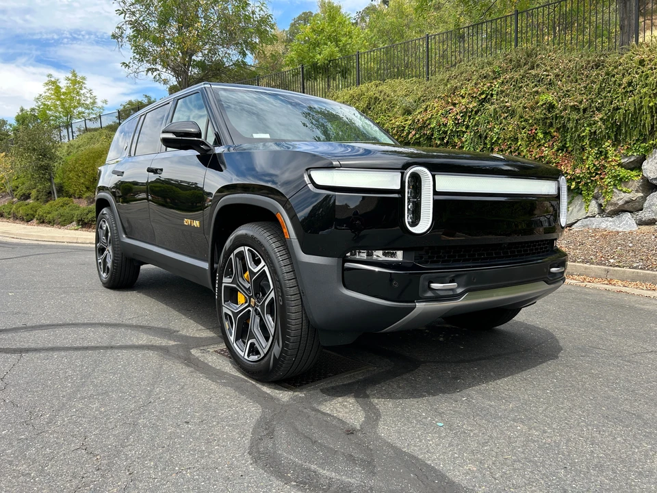 2023 Rivian R1S - Image 29 of 31