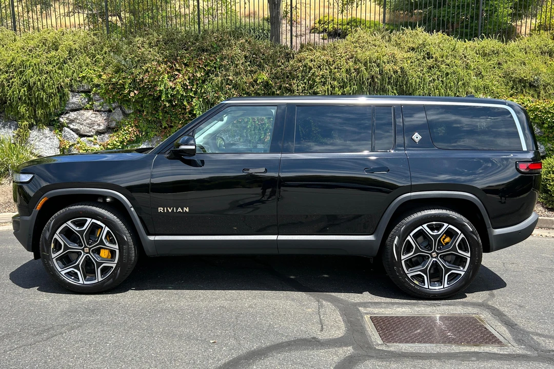 2023 Rivian R1S - Image 3 of 31