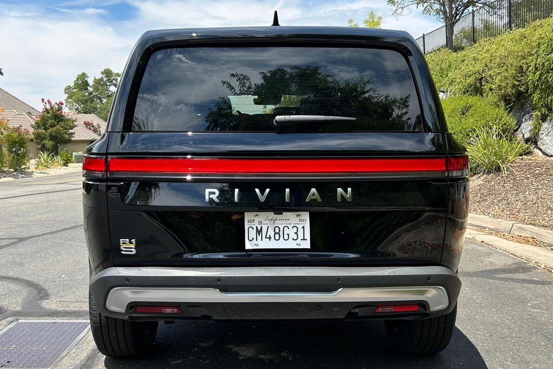 2023 Rivian R1S - Image 5 of 31