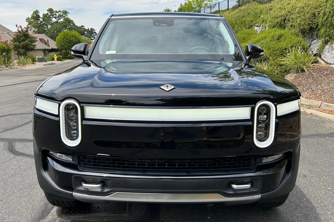 2023 Rivian R1S - Image 2 of 31