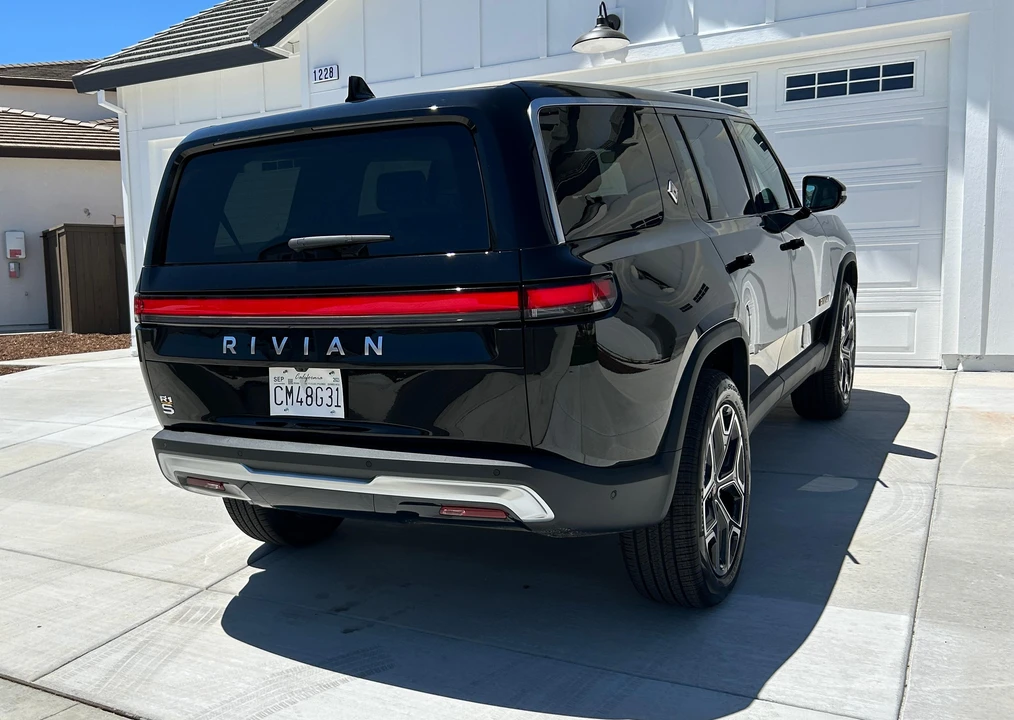 2023 Rivian R1S - Image 22 of 31