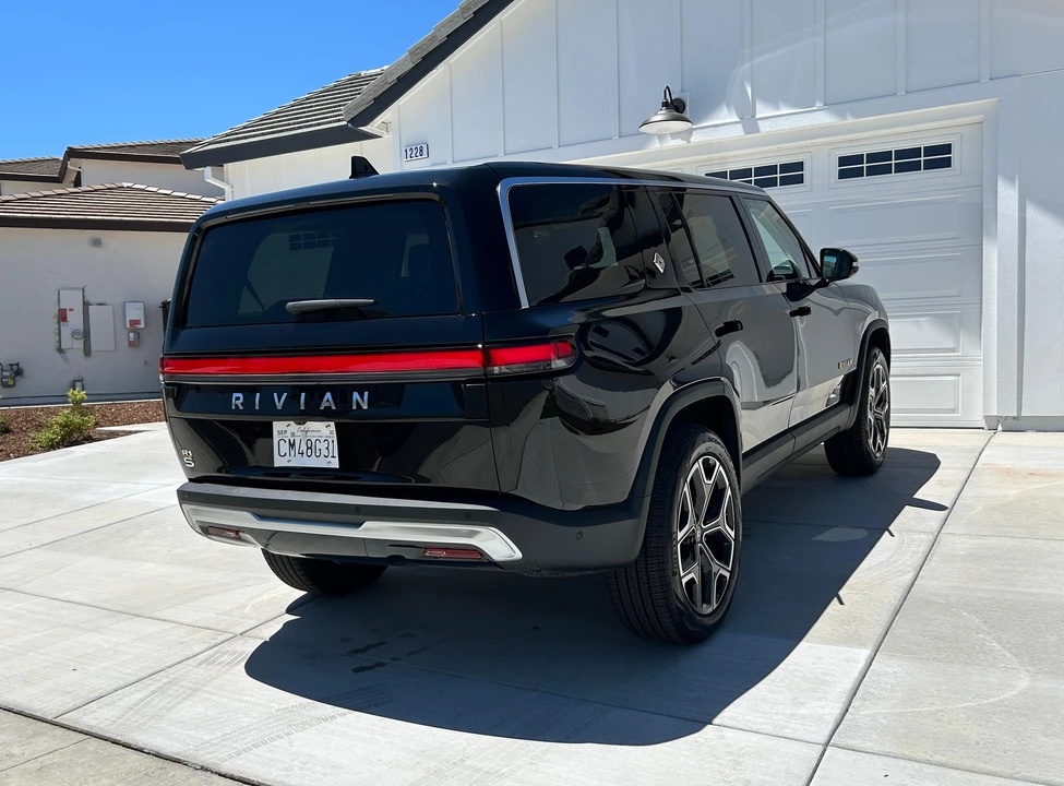 2023 Rivian R1S - Image 23 of 31