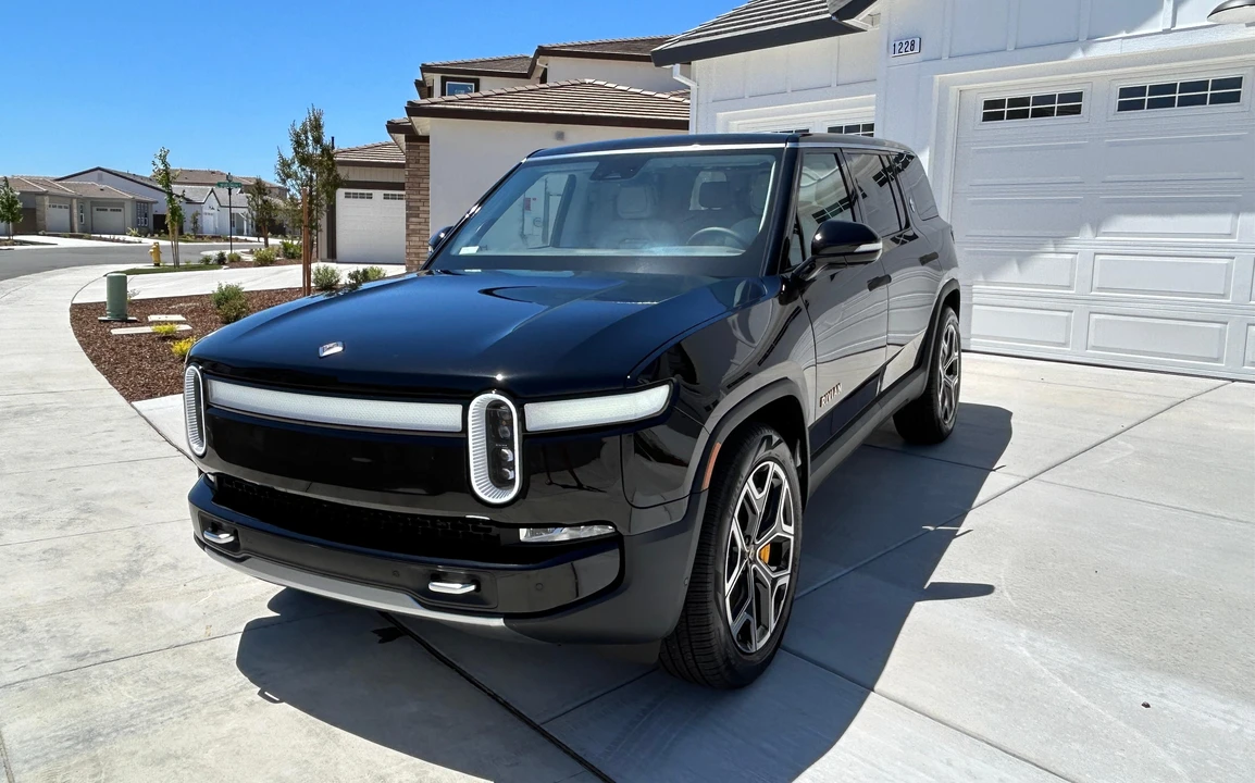 2023 Rivian R1S - Image 8 of 31