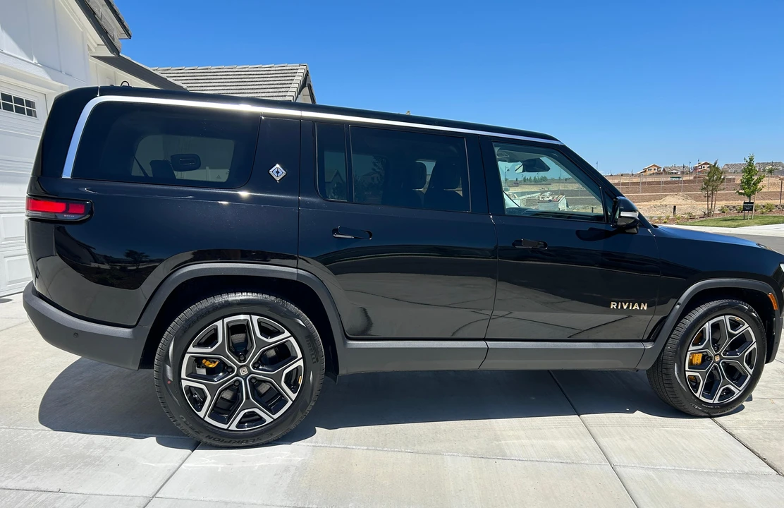 2023 Rivian R1S - Image 24 of 31