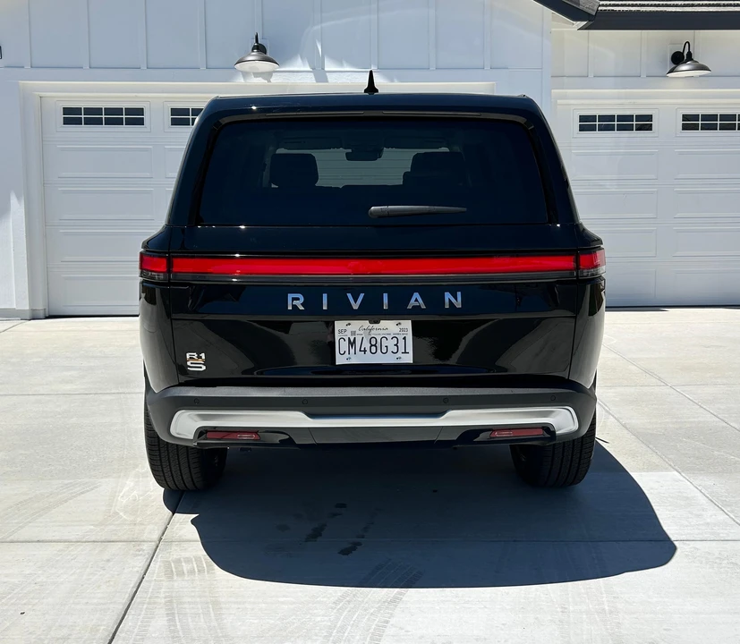 2023 Rivian R1S - Image 19 of 31