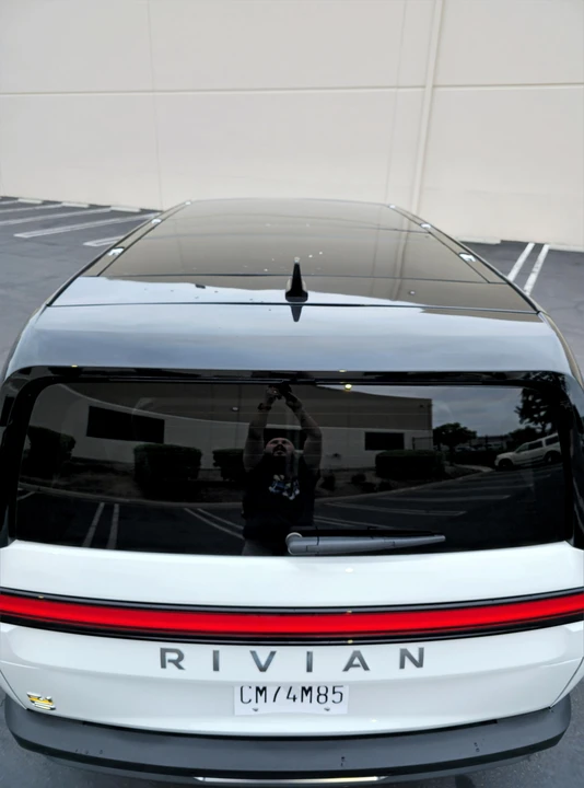 2023 Rivian R1S - Image 30 of 31